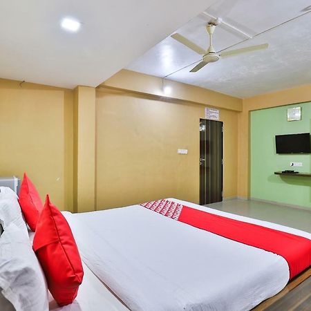 Oyo 24833 Hotel Silver Daman Buitenkant foto
