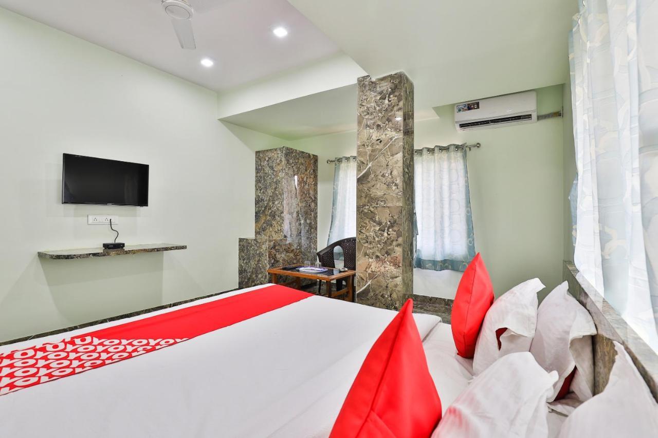 Oyo 24833 Hotel Silver Daman Buitenkant foto