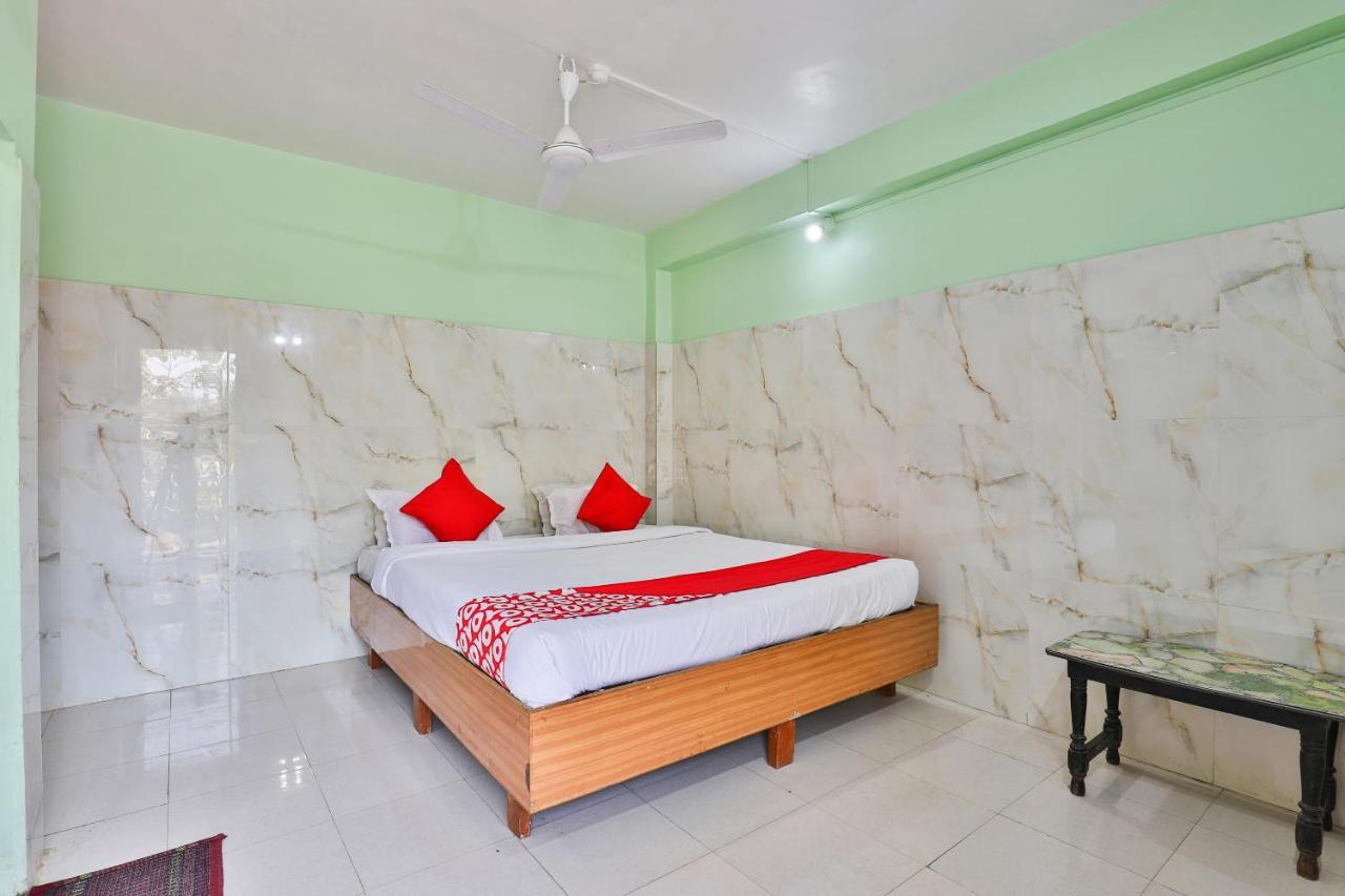 Oyo 24833 Hotel Silver Daman Buitenkant foto