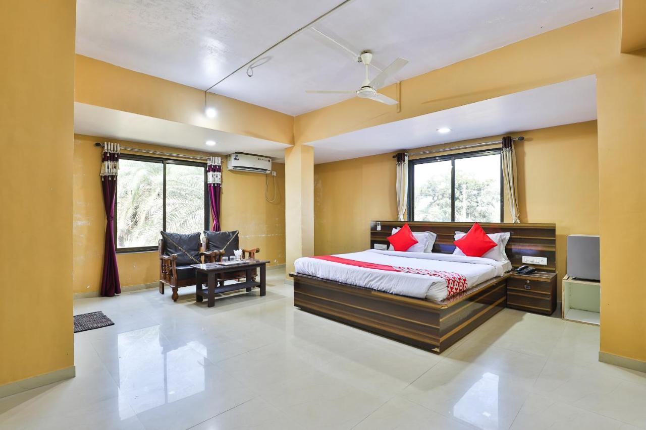 Oyo 24833 Hotel Silver Daman Buitenkant foto