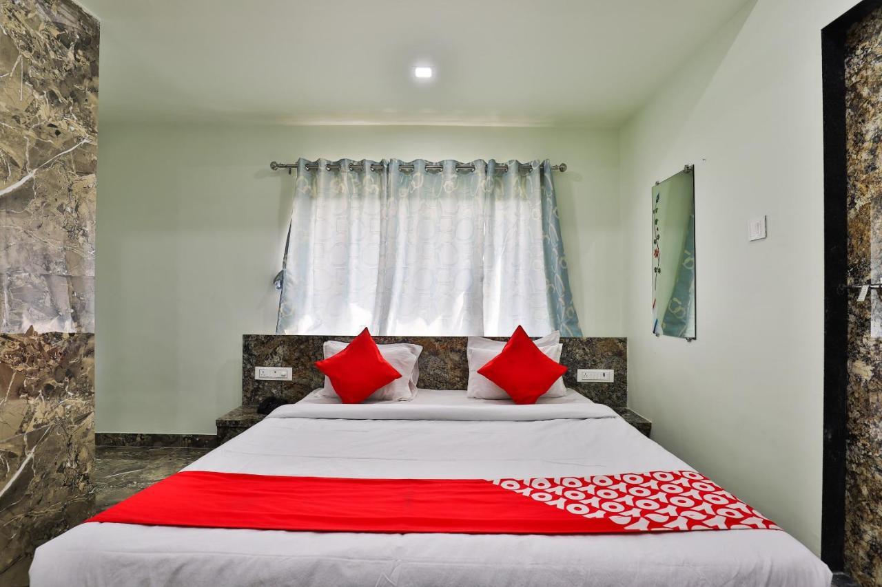 Oyo 24833 Hotel Silver Daman Buitenkant foto
