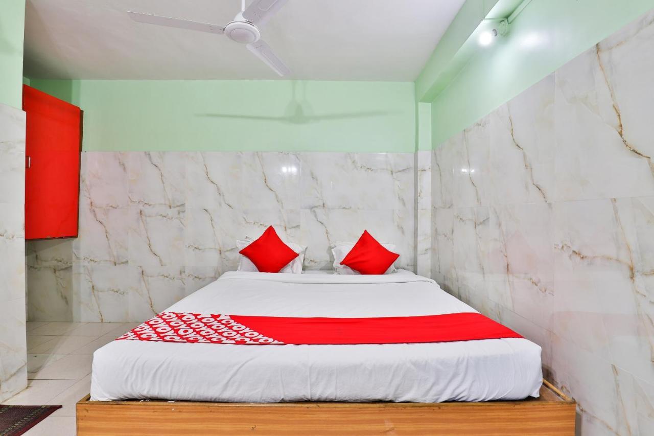 Oyo 24833 Hotel Silver Daman Buitenkant foto