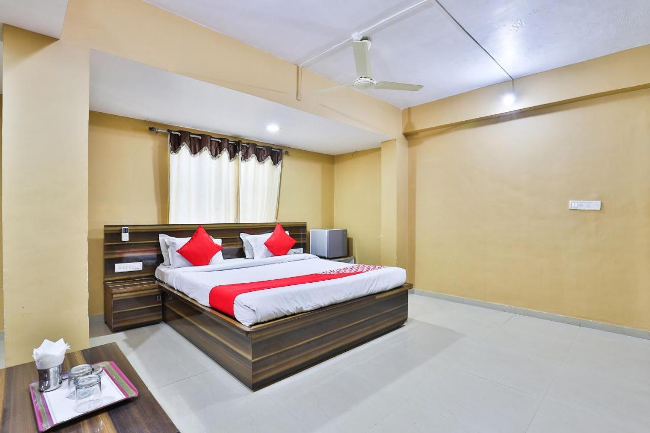 Oyo 24833 Hotel Silver Daman Buitenkant foto