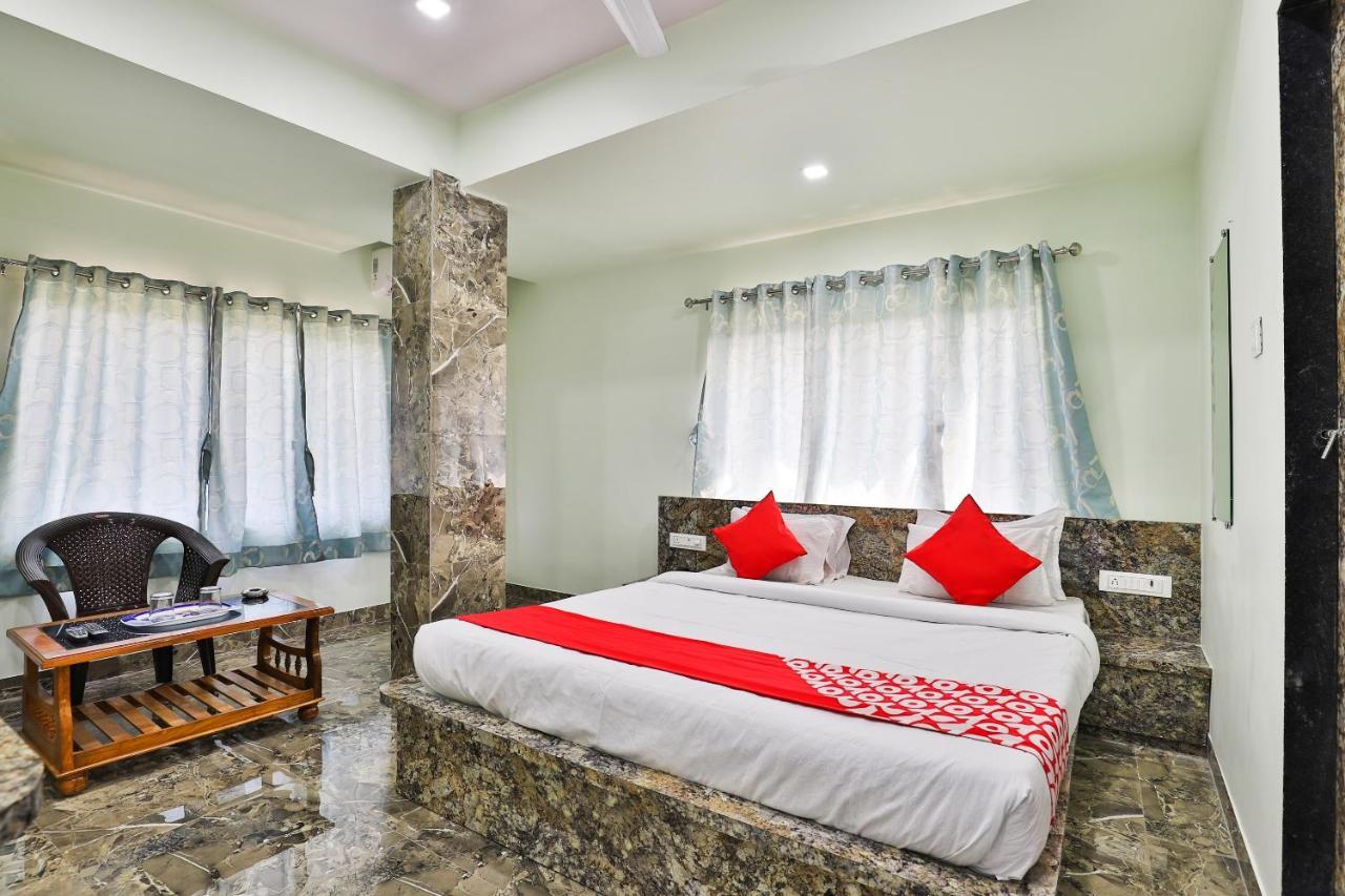 Oyo 24833 Hotel Silver Daman Buitenkant foto