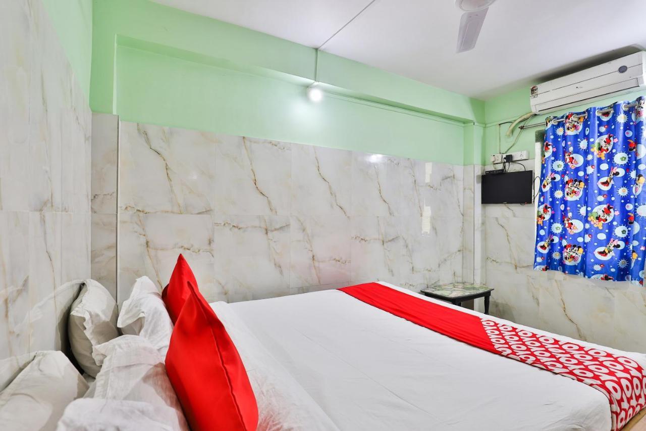 Oyo 24833 Hotel Silver Daman Buitenkant foto