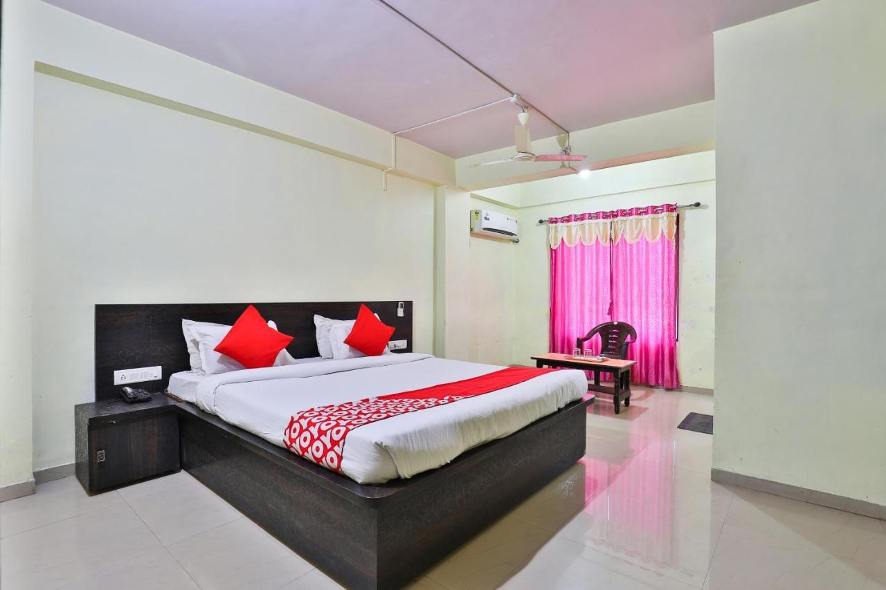 Oyo 24833 Hotel Silver Daman Buitenkant foto