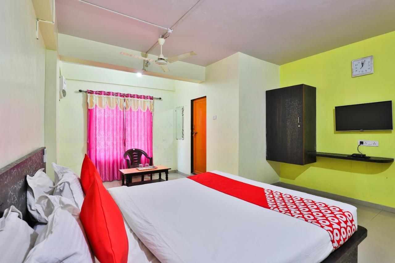 Oyo 24833 Hotel Silver Daman Buitenkant foto