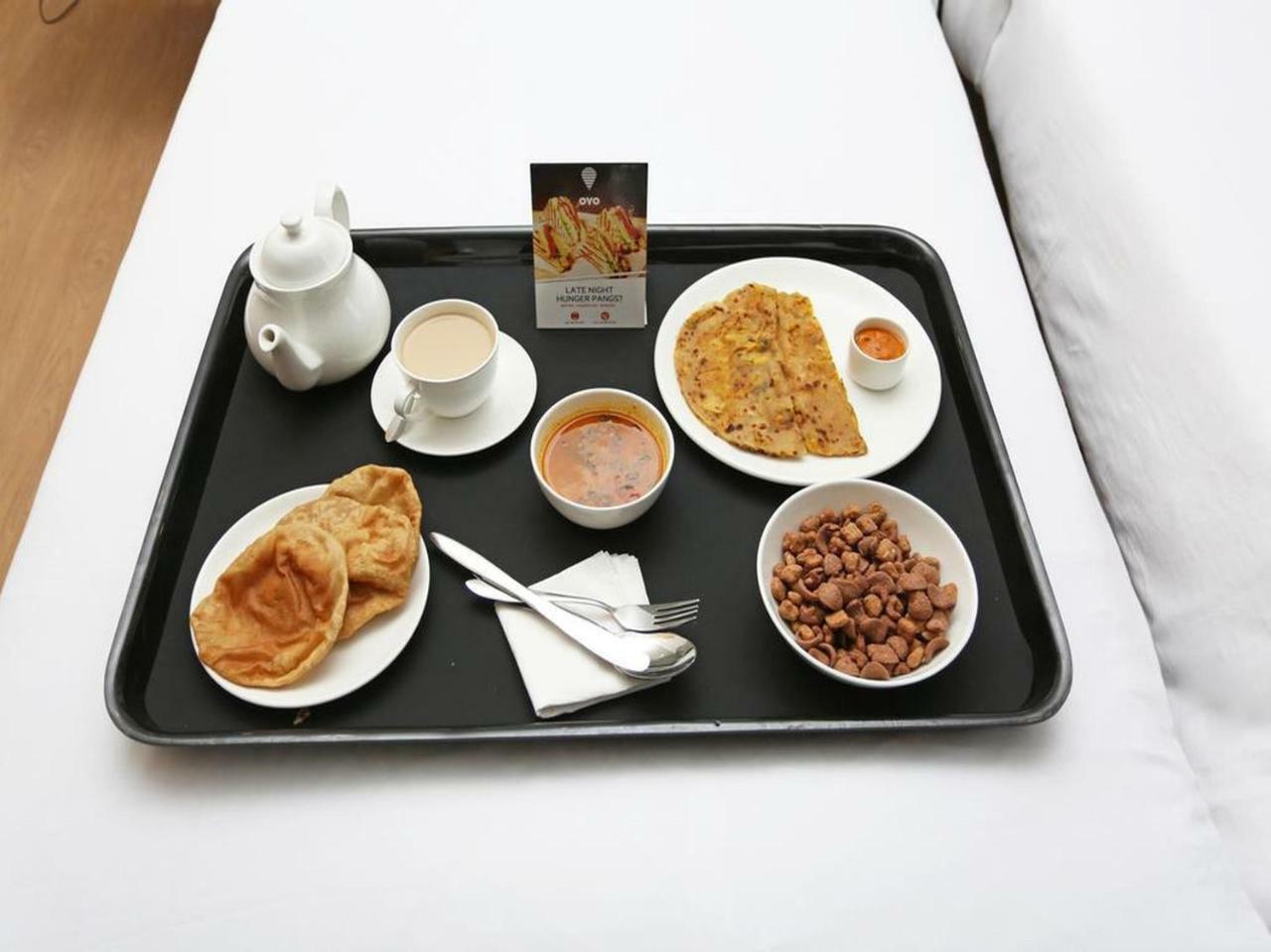 Oyo 24833 Hotel Silver Daman Buitenkant foto
