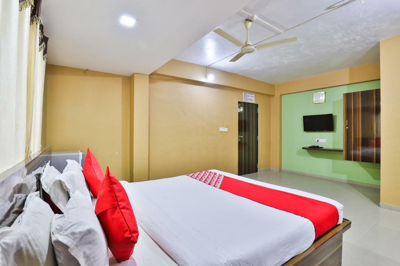 Oyo 24833 Hotel Silver Daman Buitenkant foto