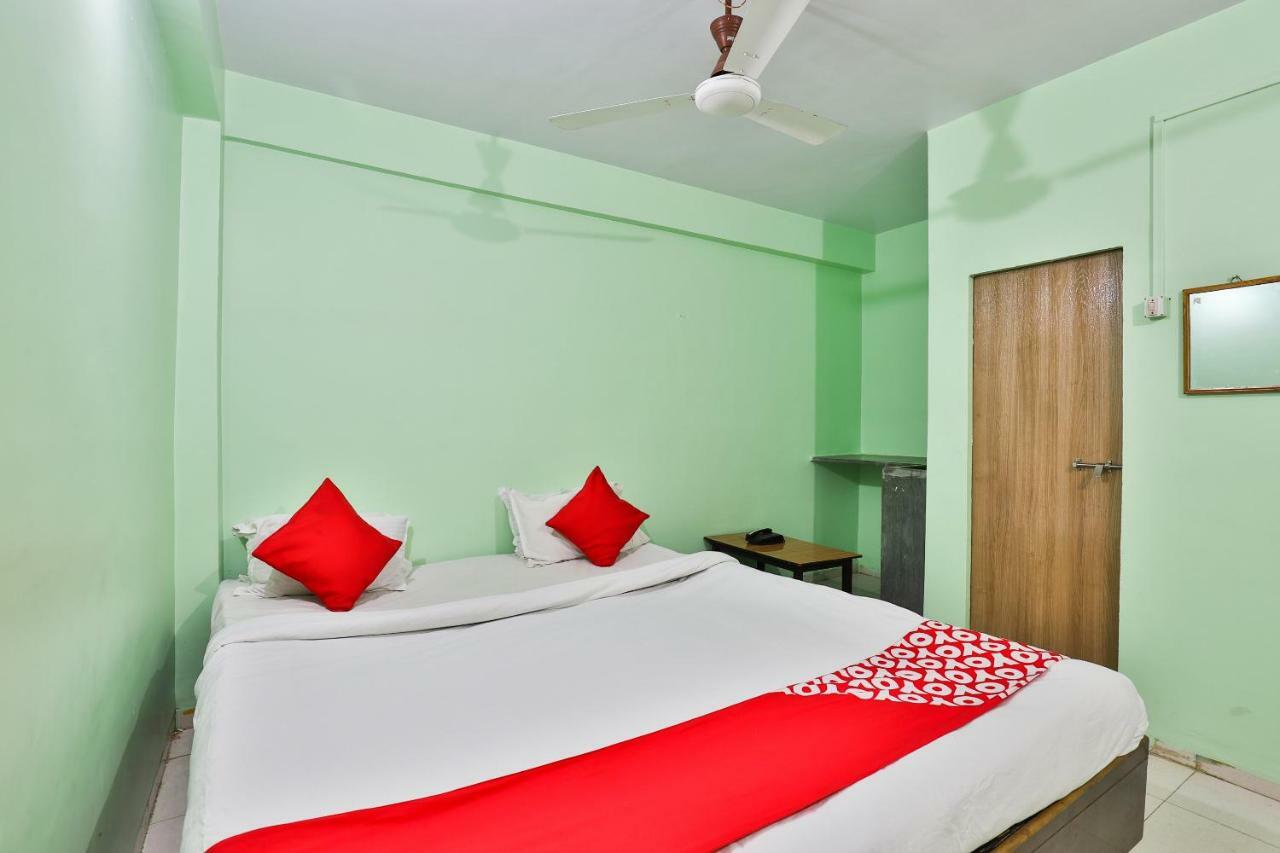 Oyo 24833 Hotel Silver Daman Buitenkant foto