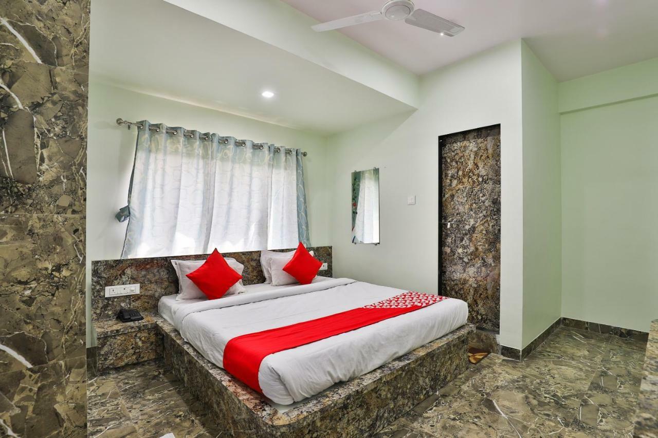 Oyo 24833 Hotel Silver Daman Buitenkant foto